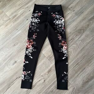 🔥SALE- any 4/$20. Dex Stylish Black and White Floral Leggings